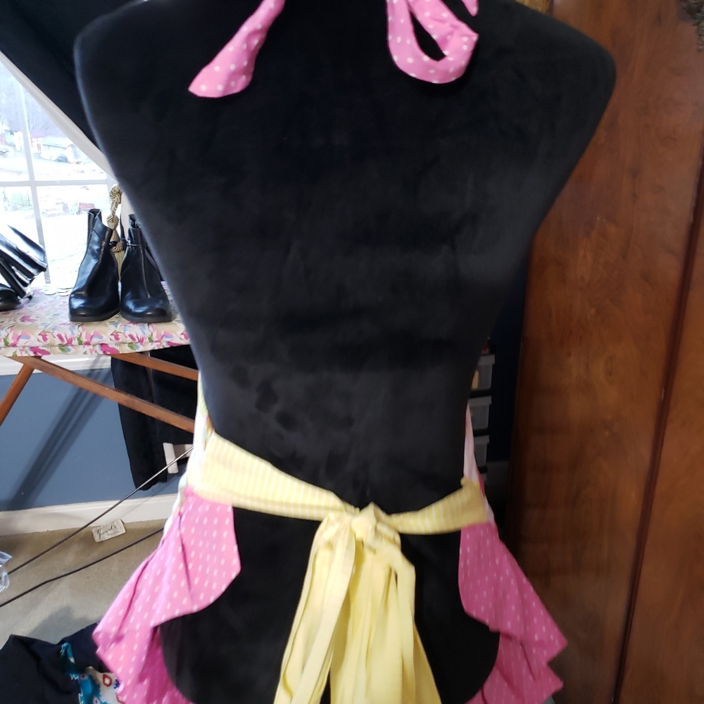 Beautiful Aprons - Picture 3 of 10